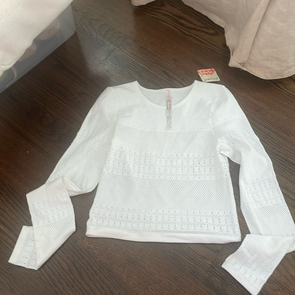 Flo movement white design long sleeve crop top